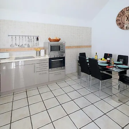 Maria Carmen: Modern Beachside Retreat With Heated Pool * Tias