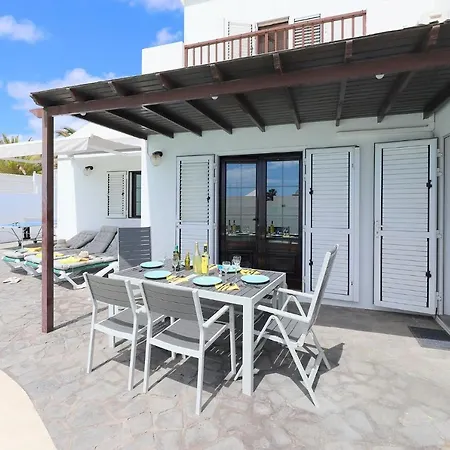Maria Carmen: Modern Beachside Retreat With Heated Pool *