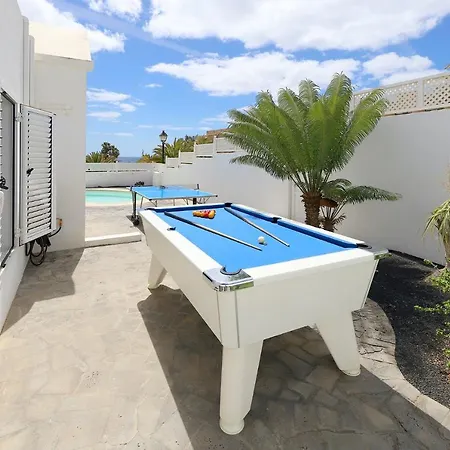 Maria Carmen: Modern Beachside Retreat With Heated Pool * Tias