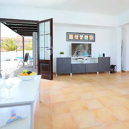 Villa Maria Carmen: Modern Beachside Retreat With Heated Pool *