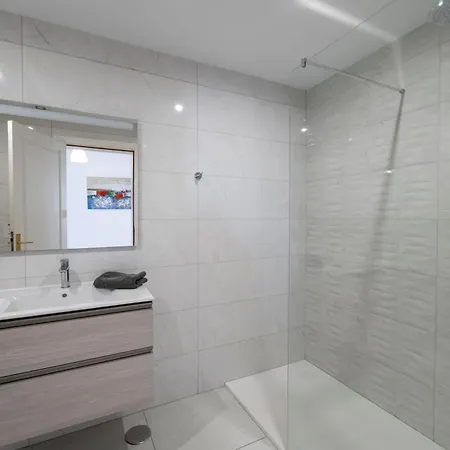 Maria Carmen: Modern Beachside Retreat With Heated Pool *