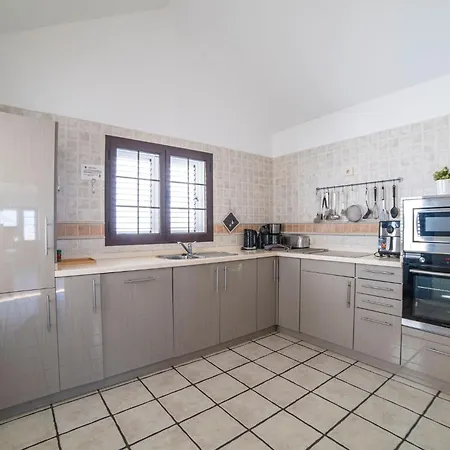 Vila Modern Puerto Del Carmen Heated Private Pool Pool Table Maria